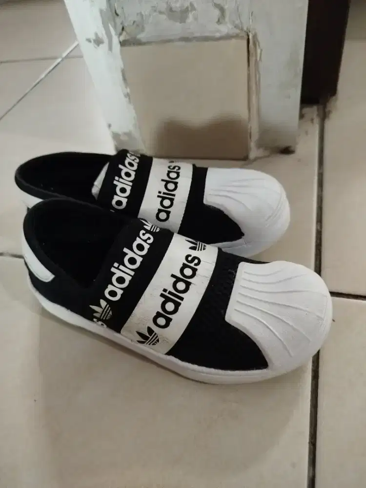 Sepatu anak original brand size 30 slip on keren