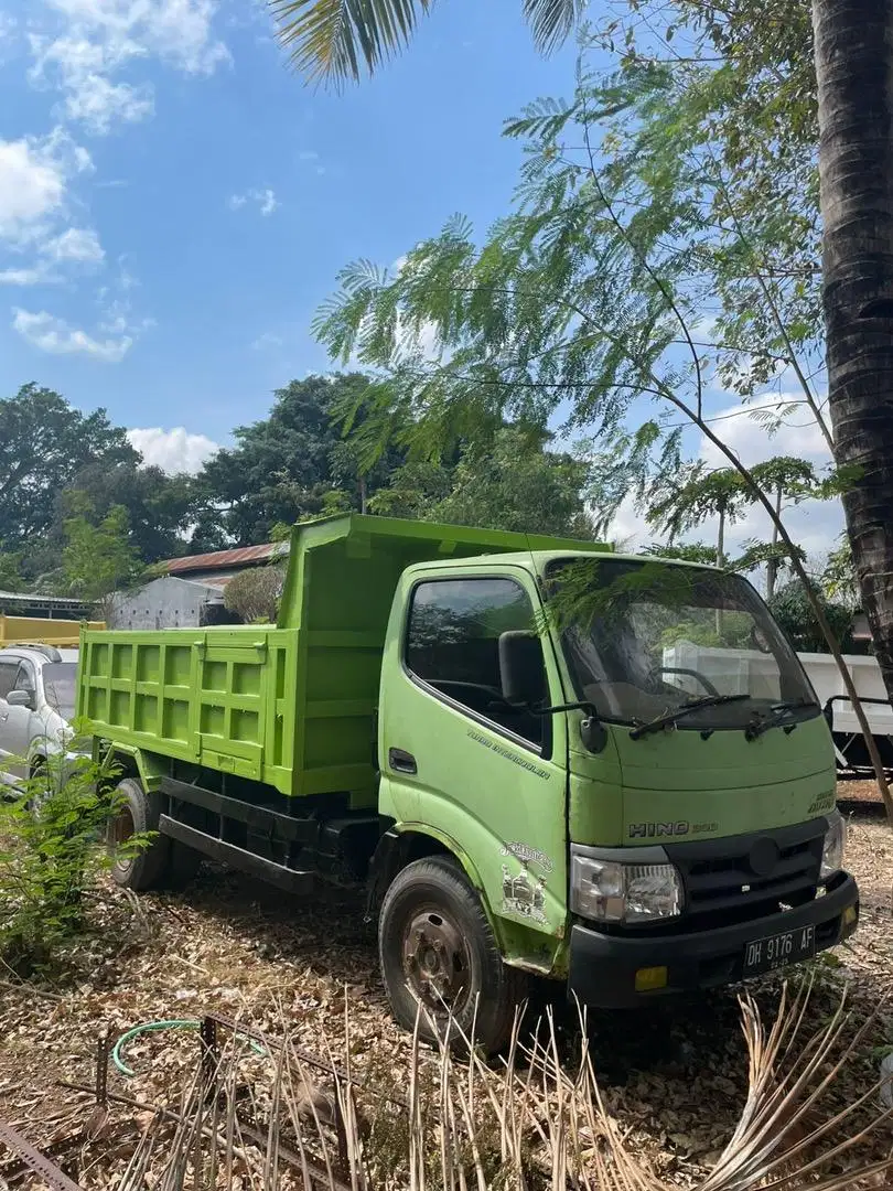 DIJUAL CEPAT! Dump Truk Hino Dutro  Tahun 2012