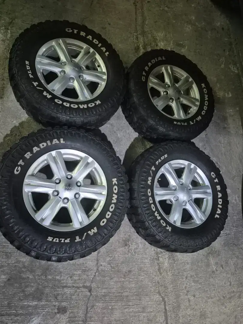 Velg oem Isuzu Dmux R17 pcd 6×139.7 plus ban..4pcs