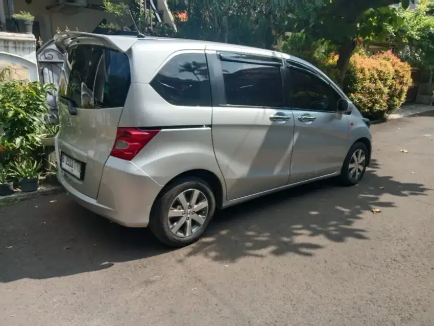 Honda Freed SD metic 2010