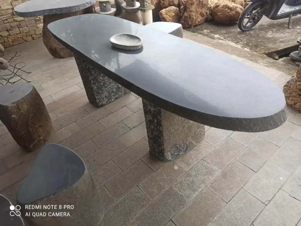 Meja kursi batu kali