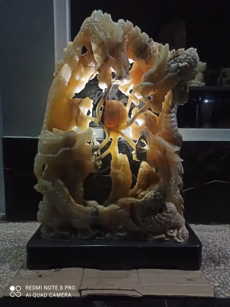 Patung 9 naga batu onik