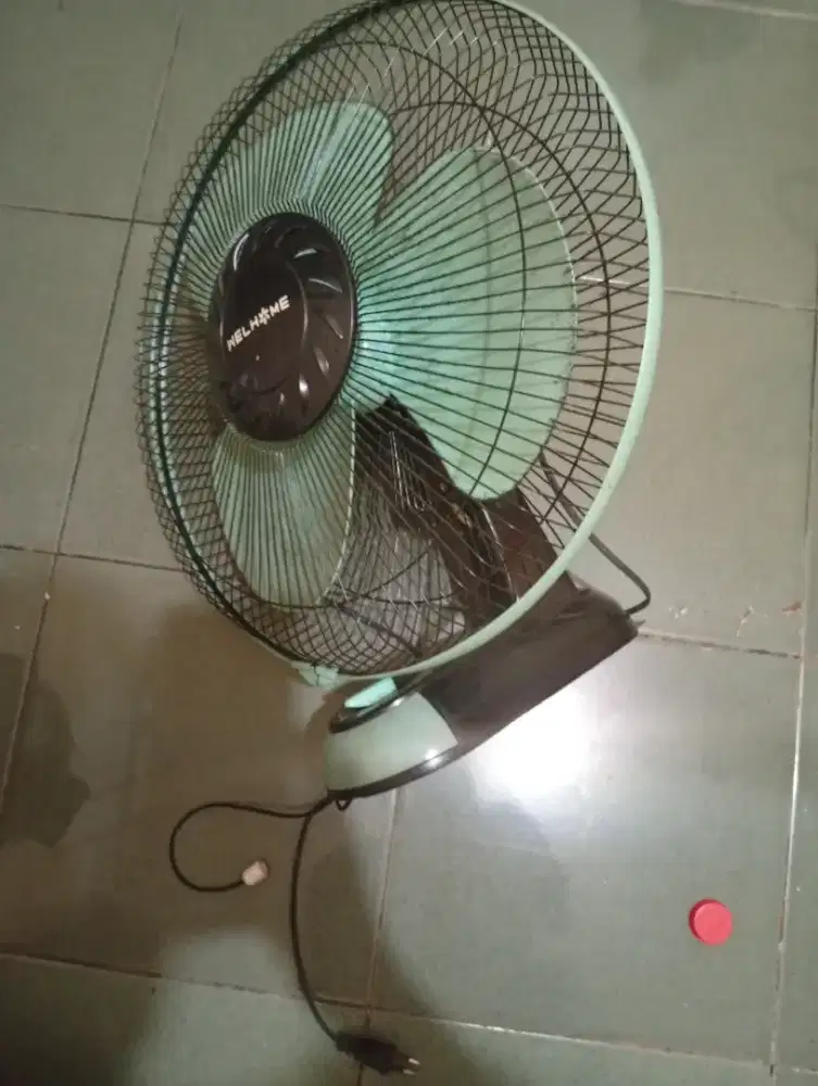 Kipas angin merk welcome 18inch, minus mati Dinamo nya.