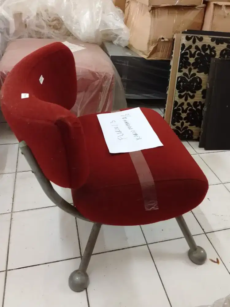 Garage sale. Sofa Cellini bekas masih bagus