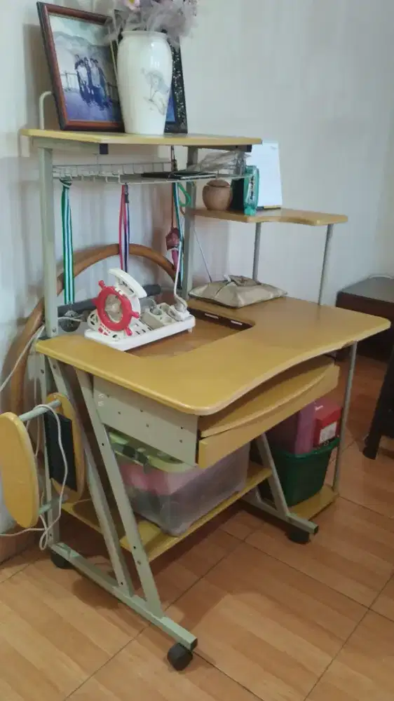 Meja Belajar / Meja Komputer