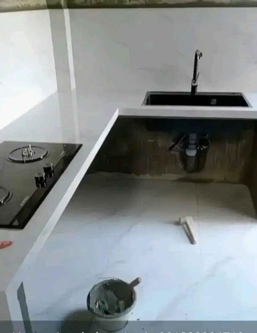 Tukang renovasi dan atap