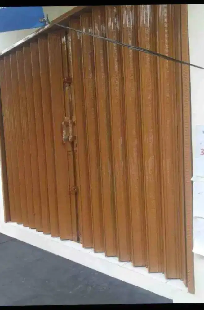 Folding gate rooling door