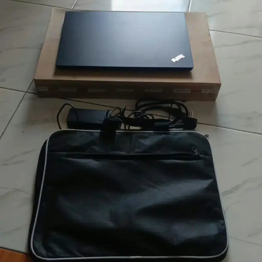 Lenovo E15 Laptop 15 FHD i5-10210 RAM 16GB NVME 256GB Fullset
