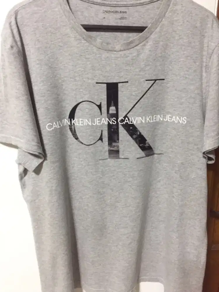 Kaos Keren branded Calvin Klein