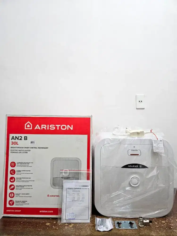 Pemanas Air Water Heater Ariston 30 Liter Baru