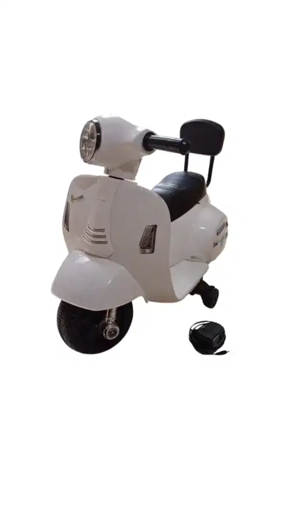 Motor Aki Anak Model Vespa Putih - Jakarta Barat