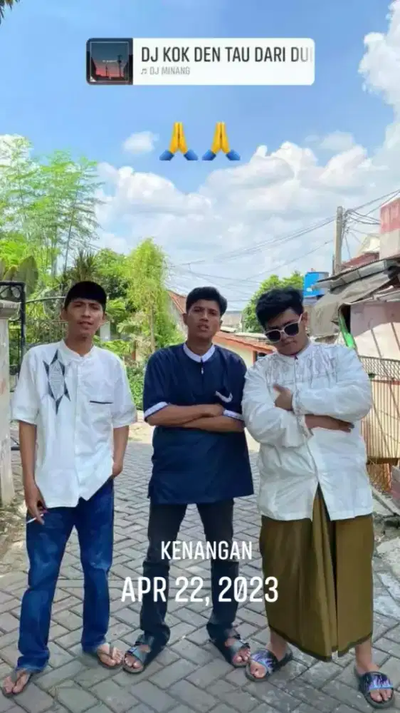 Mencari pekerjaan apa aja..