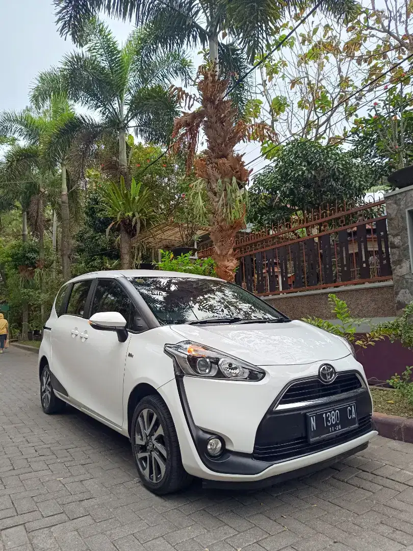 Toyota sienta v matic 2016