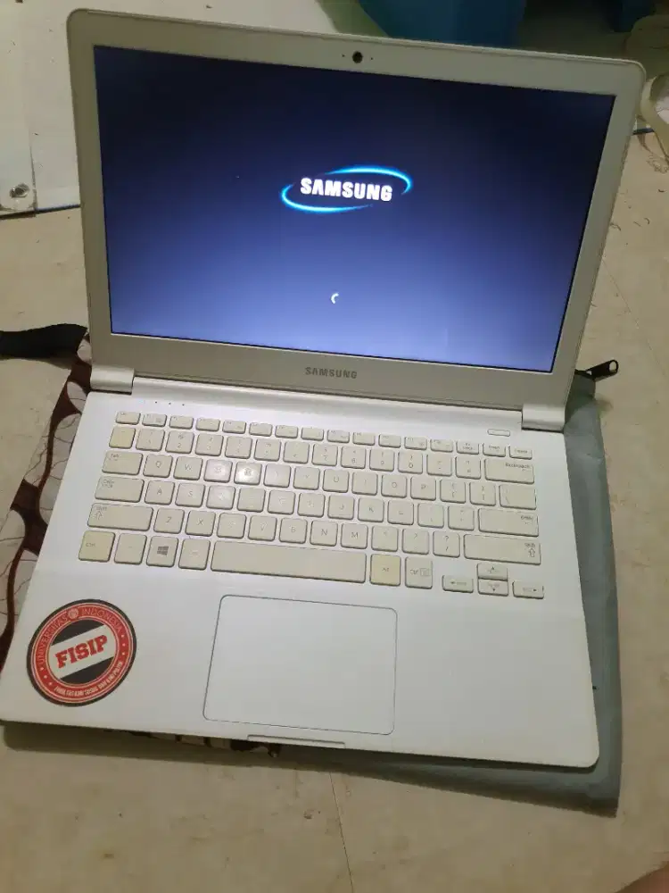 Leptop samsung sliim