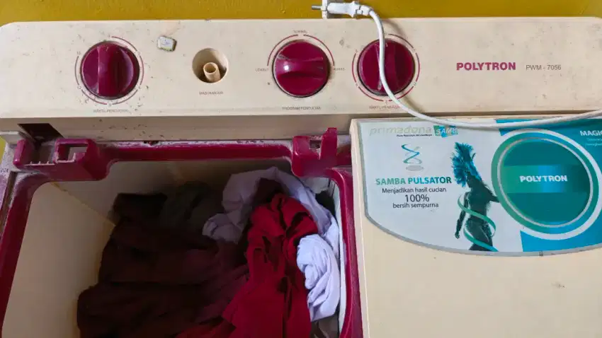 Mesin Cuci Polytron 2 Tabung Merah PWM-7056 Normal Tangan Pertama