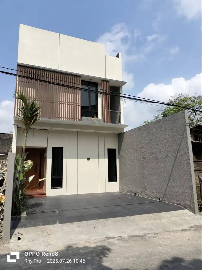 Rumah Modern 2 Lantai dekat Stadion Maguwoharjo Sleman