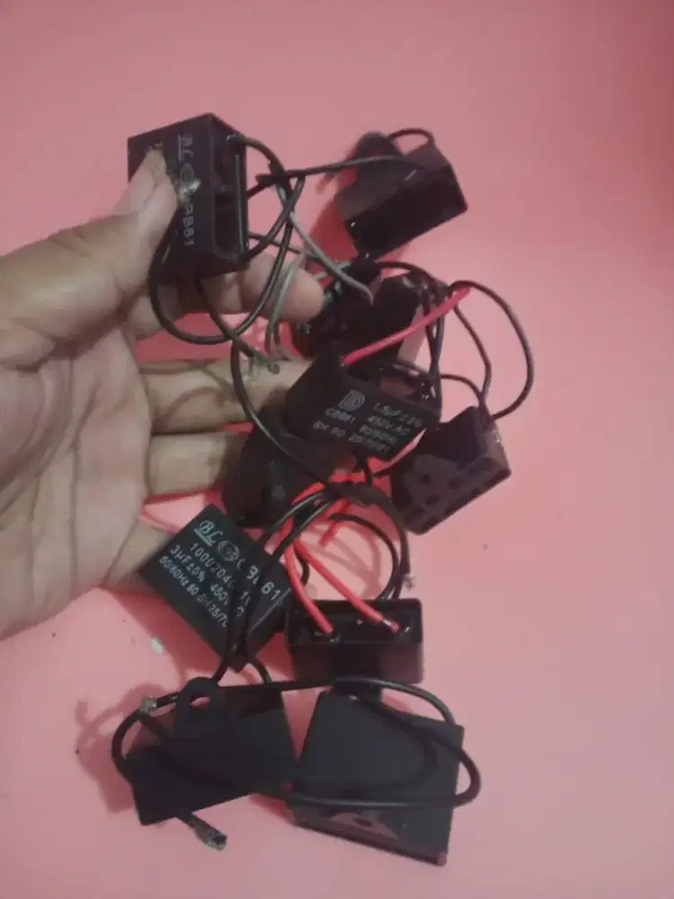 Kapasitor kipas angin berbagai ukuran baca deskripsinya