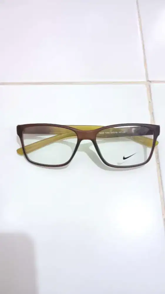 Menjual frame merk nike bahannya lentur dan elastis lebih tahan patah