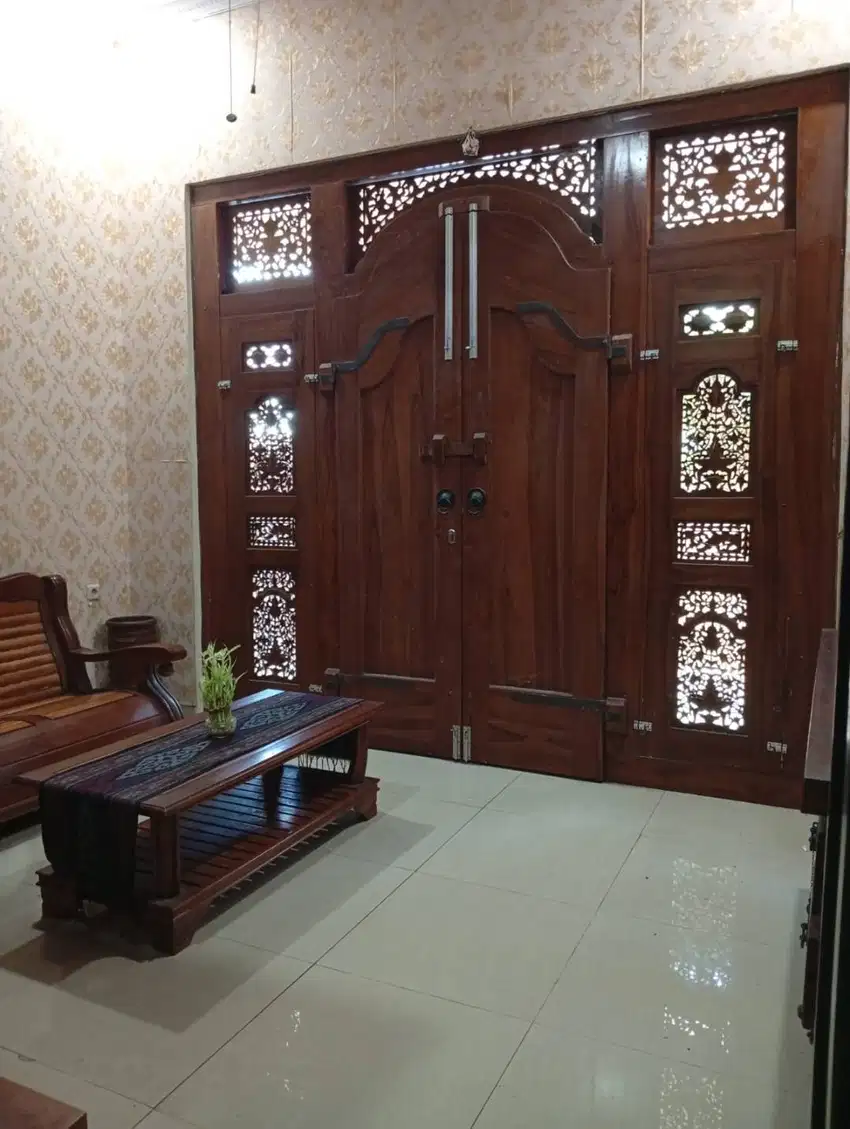 Rumah antik ukiran Jepara siap huni di Jatimekar Jatiasih Bekasi