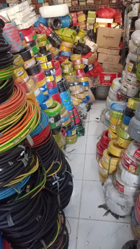 menerima sisa-sia barang proyek