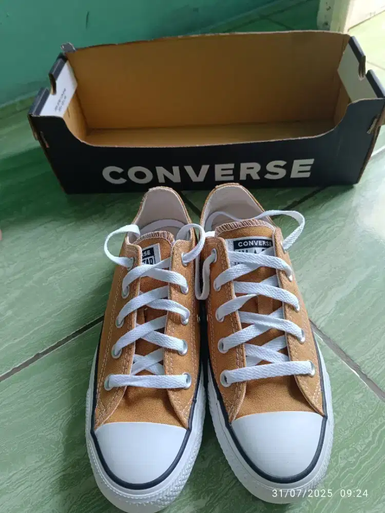 Sepatu Converse kondisi Baru/gress ori BNIB