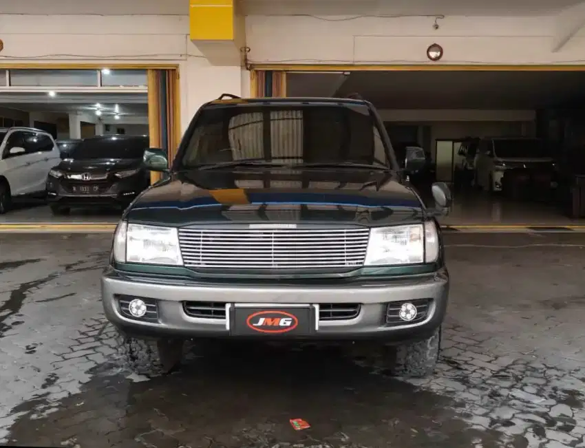 Toyota Land Cruiser VX 100 2003. MINT CONDITION!!