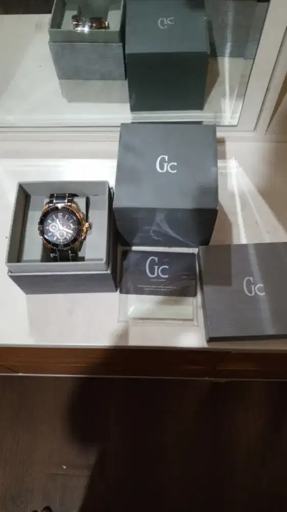 Di jual Jam Tangan Pria Guess Collection (Swiss Made)