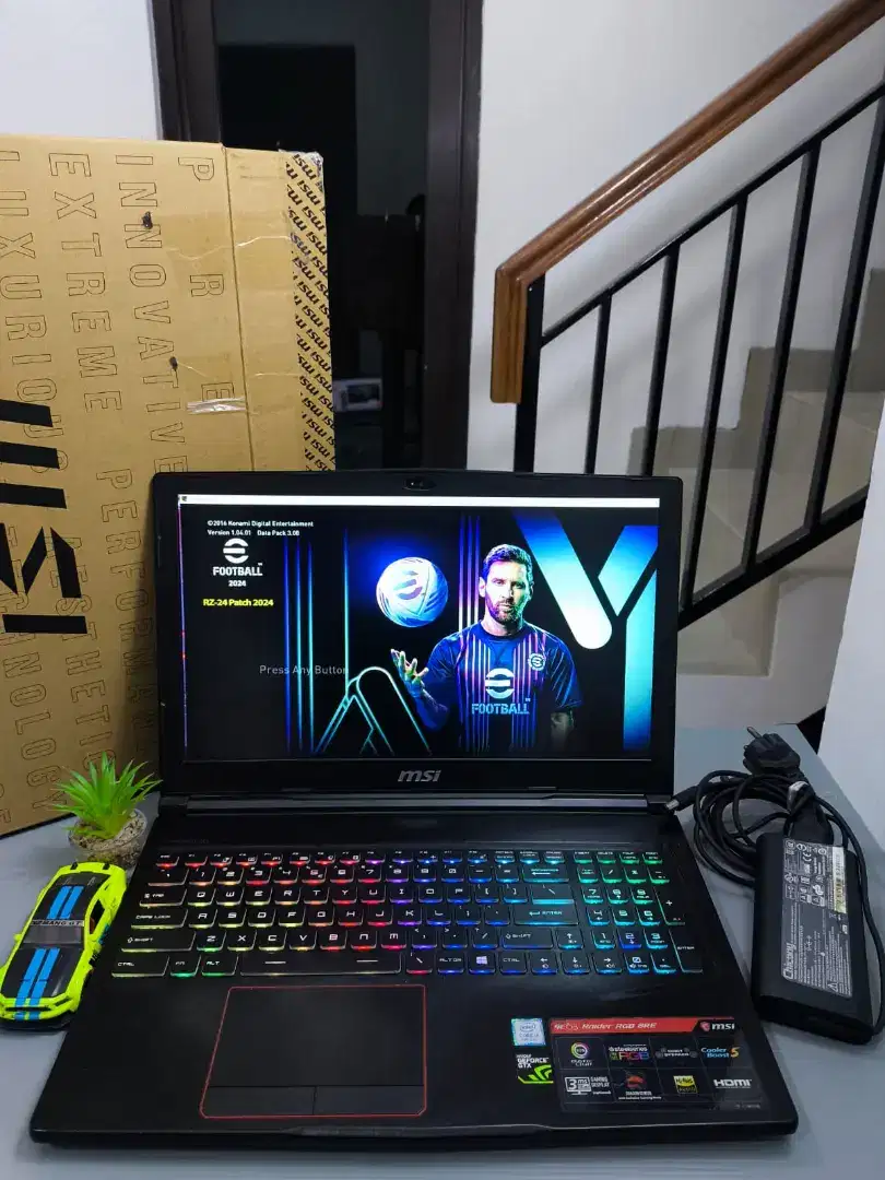 MSI RAIDER Pro GE63 RAIDER 8RE
 [RAM 16 GB SSD+HDD NVIDIA GTX 1060