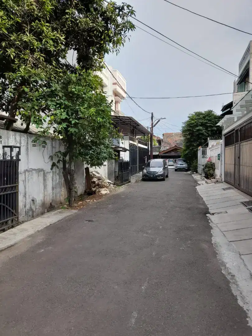 Dijual : Kavling (ada bangunan lama) di Puri Indah, Jakarta Barat