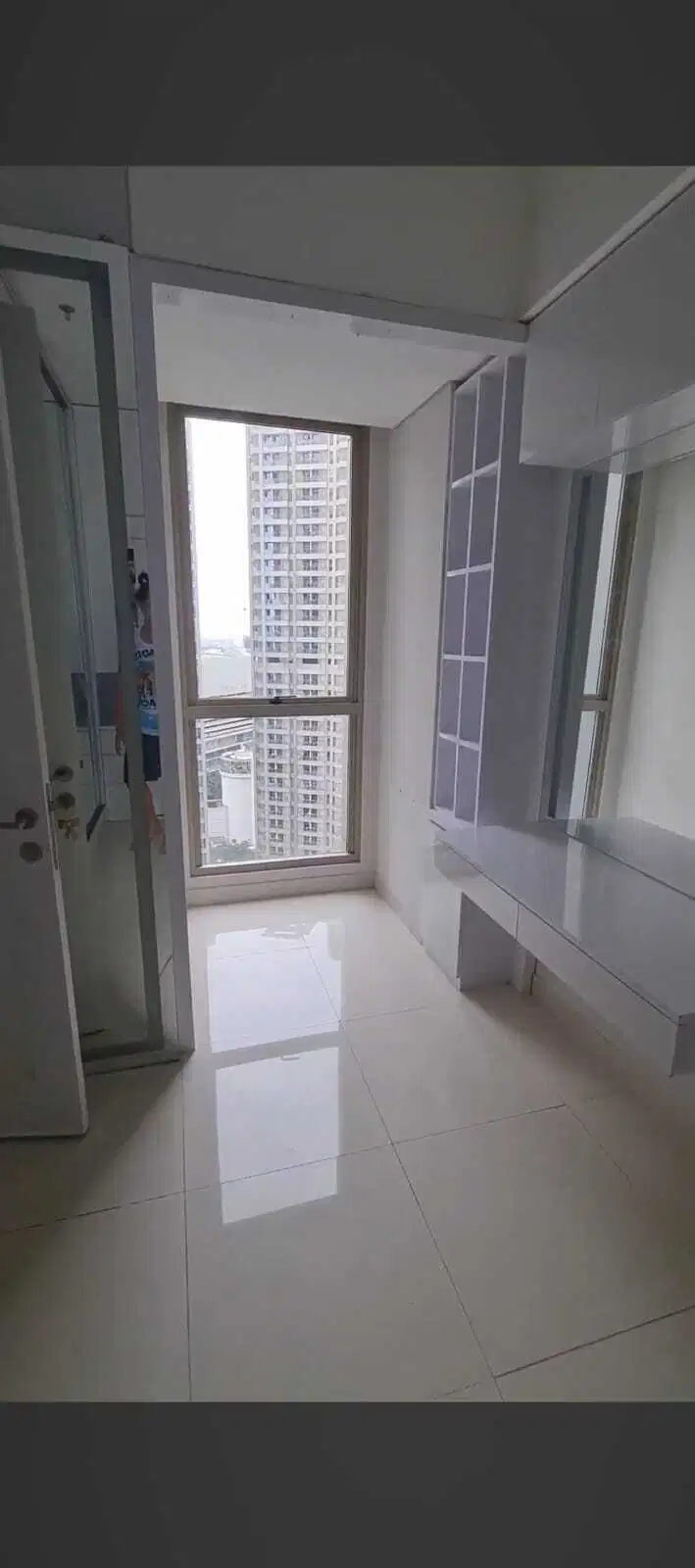 Disewakan Apartemen Taman Anggrek 1BR Semi Furnished Jakarta Barat