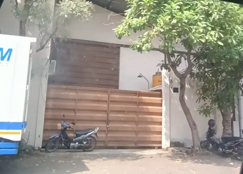 Gudang Manukan sebelum Margomulyo. Deket tol. Sby barat