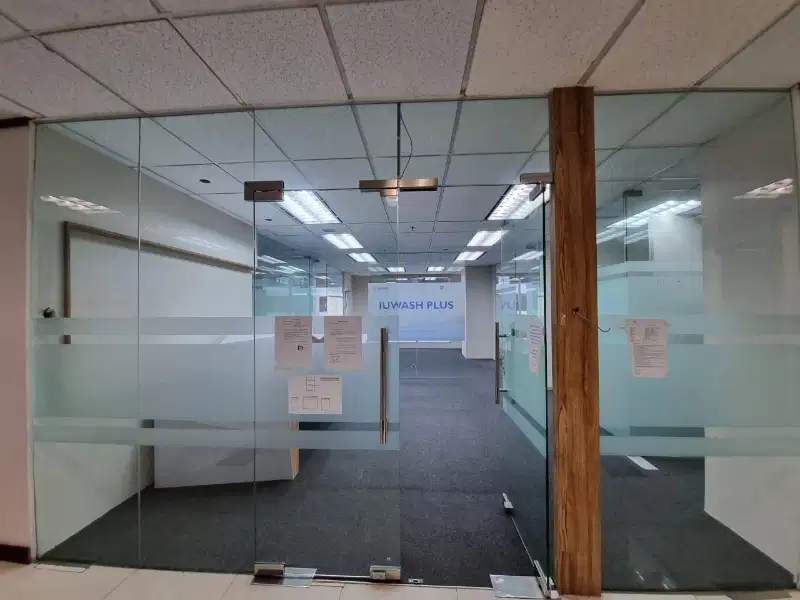 SEWA KANTOR DI SUDIRMAN JAKARTA PUSAT MAYAPADA 223M2 PARTISI