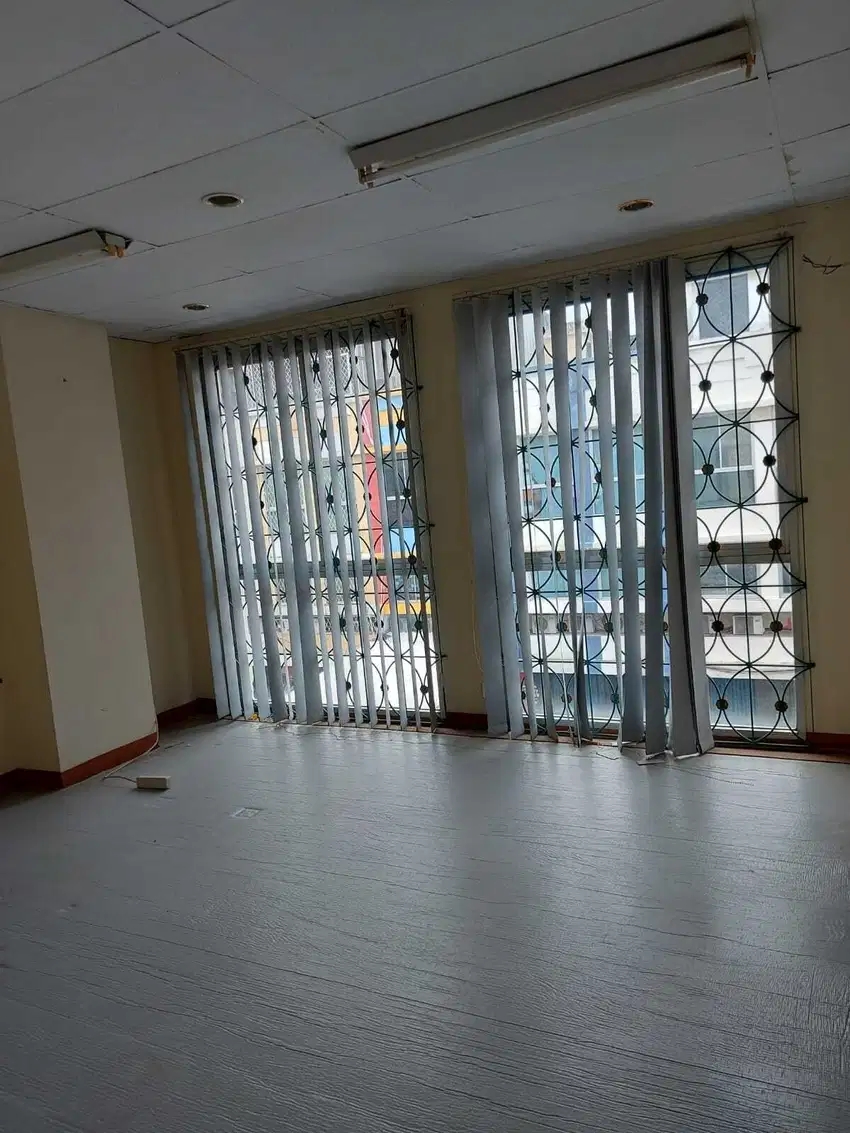 Ruko 3 lantai di Jual di Sewa di Cempaka Mas, Jakarta Pusat