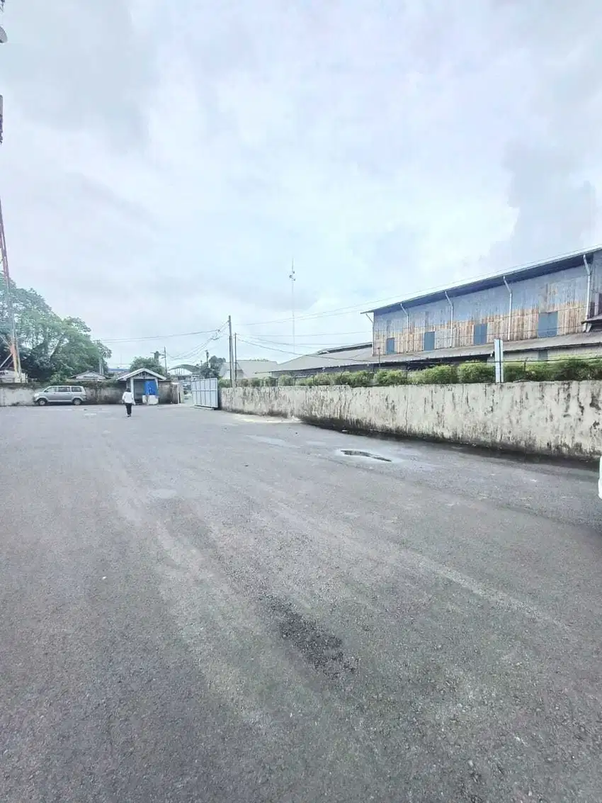 Gudang luas siap pakai hadap utara