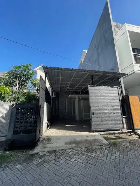 Rumah cantik & mungil dijual murah di Graha Sukolilo Regency
