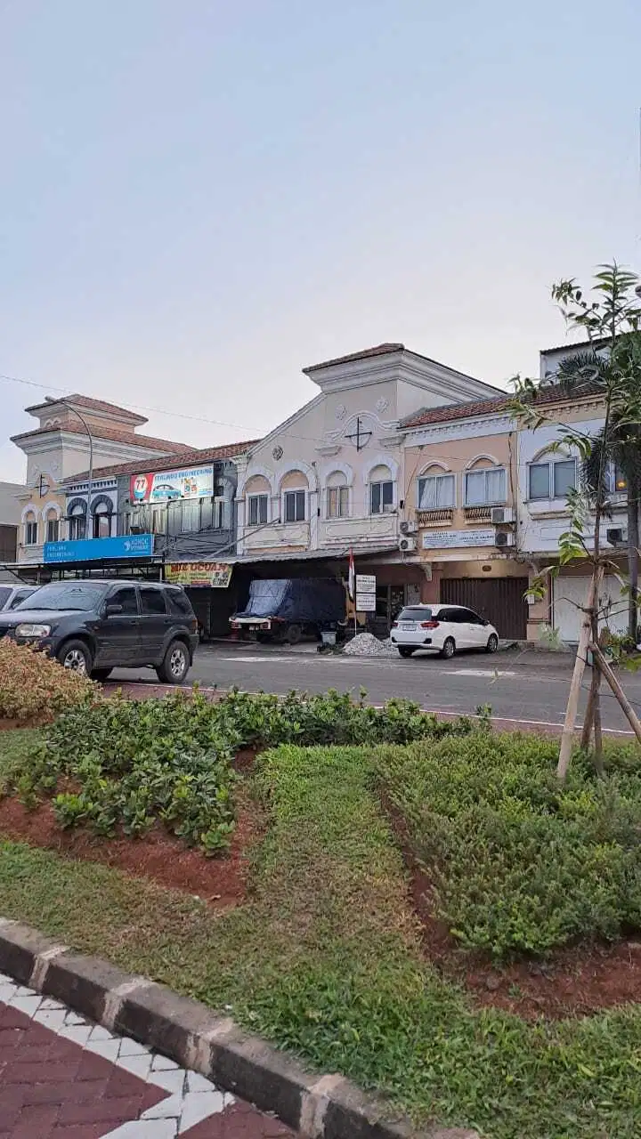 DIJUAL SERIUS Ruko 2 lantai SANTA MONICA Blok B Sederetan Kecamatan