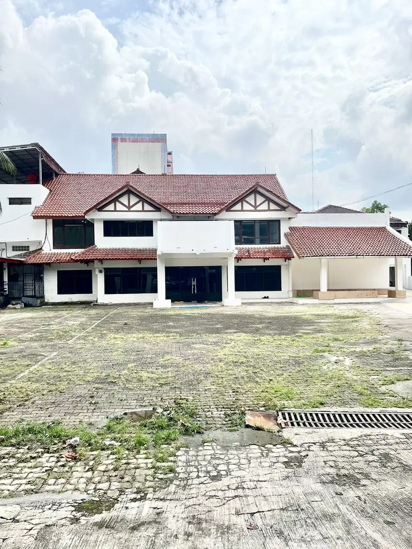 Gedung dengan banyak ruangan di Sewakan di Tendean, Jakarta Selatan