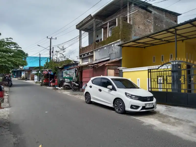 Rumah bisa buat usaha pinggir jalan dkt kampus UNM UNISMUH Alauddin