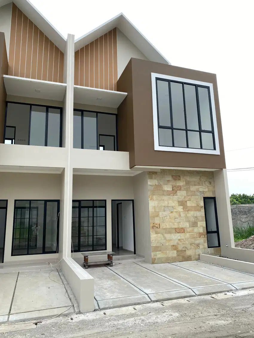 Rumah 2 lantai siap huni lokasi strategis dekat stasiun tol shm