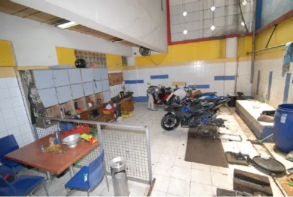 Dijual Gedung Showroom Strategis Di Mqinroad Ciateul