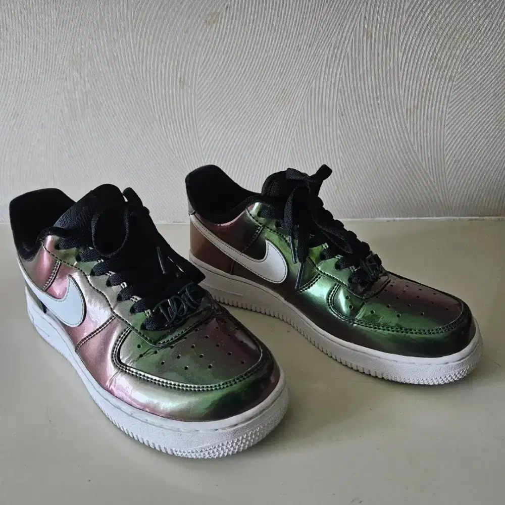 Sepatu Nike Air Force 1'07 LV8 Iridescent