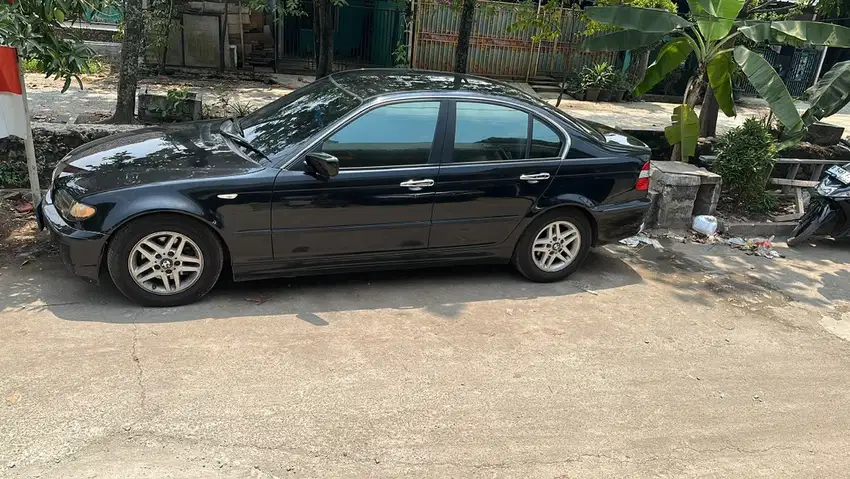 BMW 318i 2003 Bensin