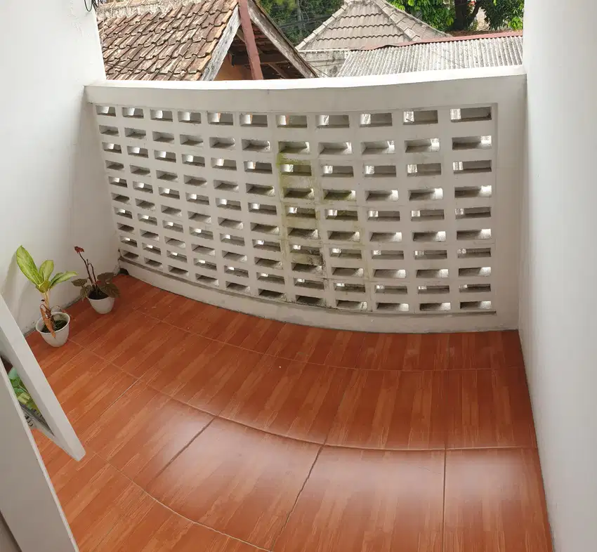 Dijual Rumah Asri  2 Lantai Semi Furnish Dago Pojok Bandung