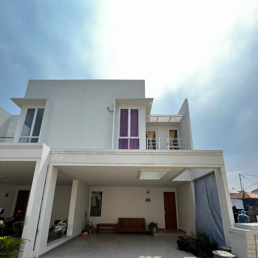 Rumah Strategis 2 Lantai Selatan Jakarta