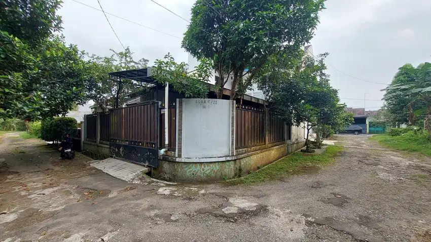 Dijual Murah Rumah Sejuk posisi Hook di Sentul hadap Lapangan Golf