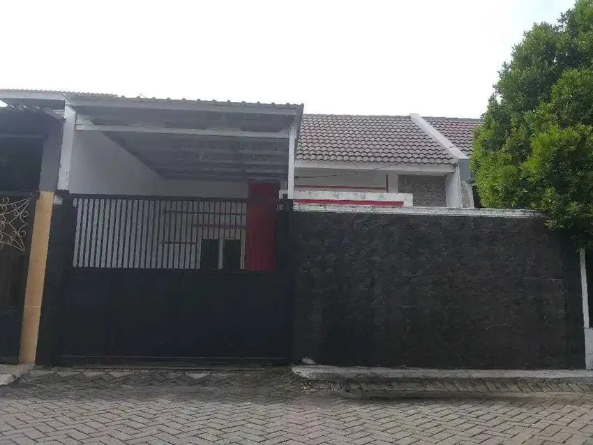 Rumah kos dekat kampus UPN SBY dengan 6 kama