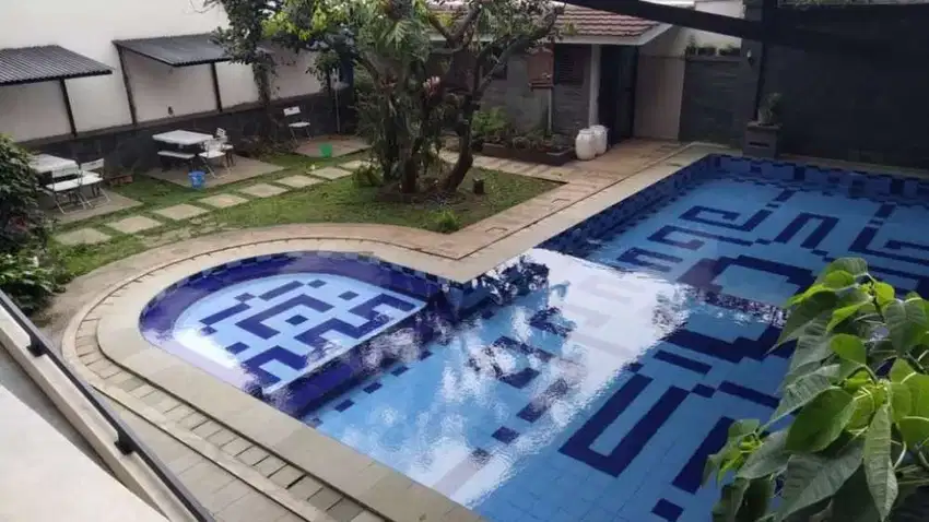 Dijual Rumah Tunggal dan Usaha Kolam Renang di Bojong Koneng Bandung