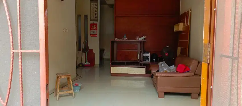 JUAL CEPAT! Rumah Minimalis Tinggi dari Jalan di Danau Indah