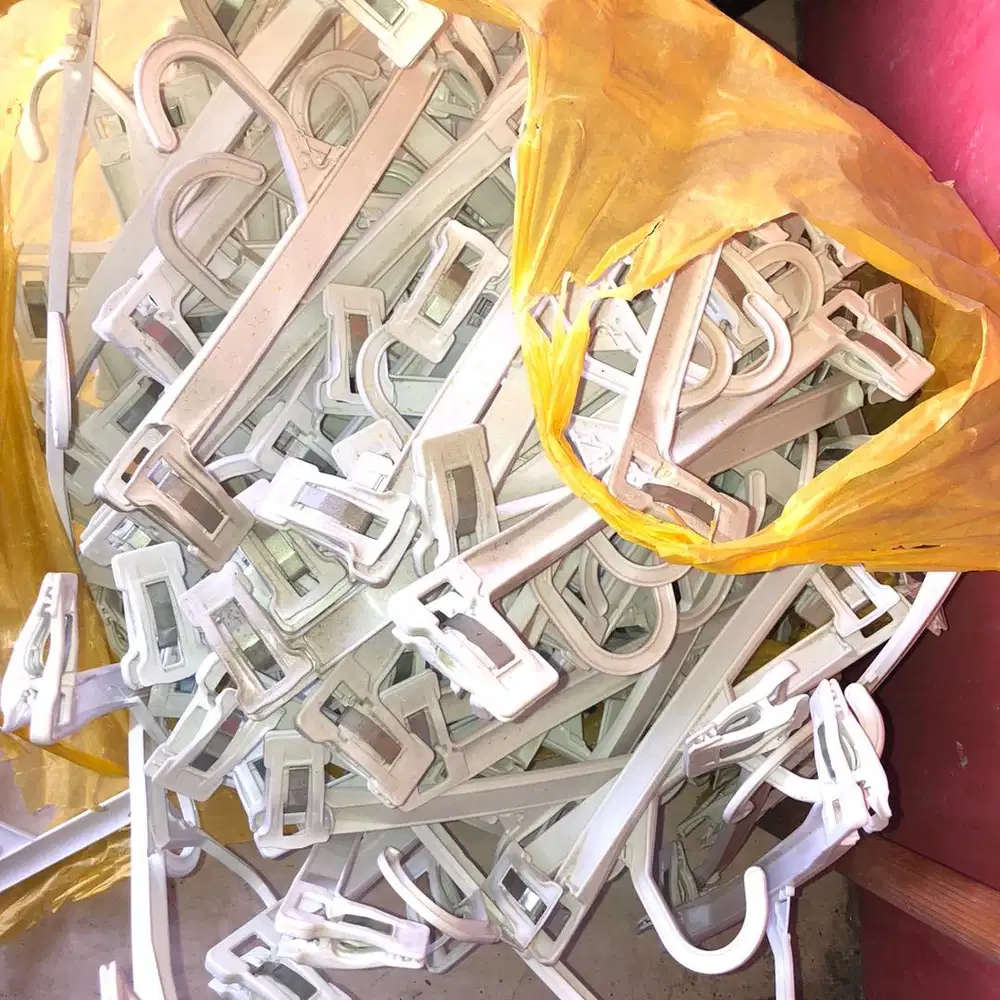 DIJUAL PERLENGKAPAN DAGANG