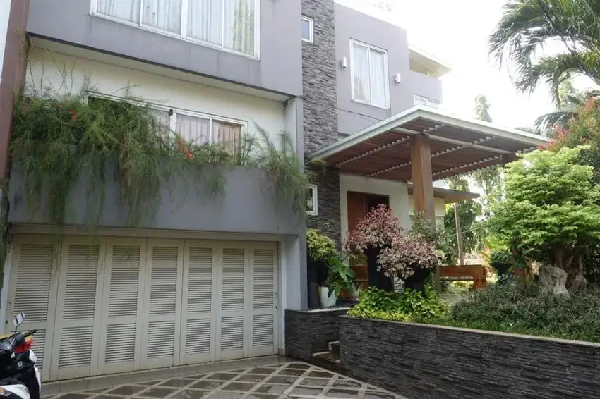 DIJUAL RUMAH MEWAH HOOK 2 LT DI KEMANG PRATAMA 3 RAWALUMBU BEKASI